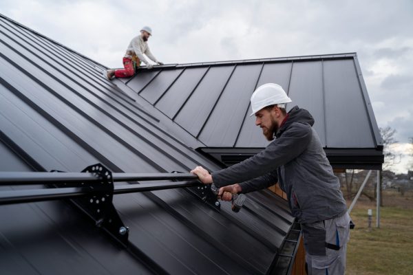 medium-shot-men-working-roof-together